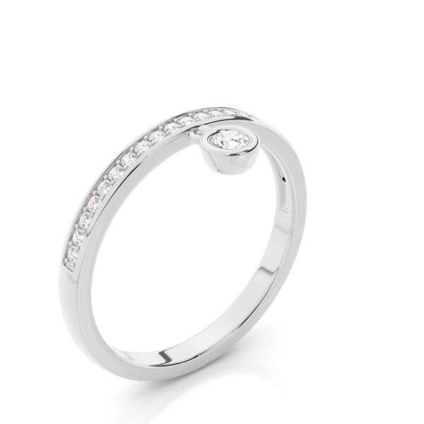 Dangle Diamond Accent Band in Silver – Modern Sophistication