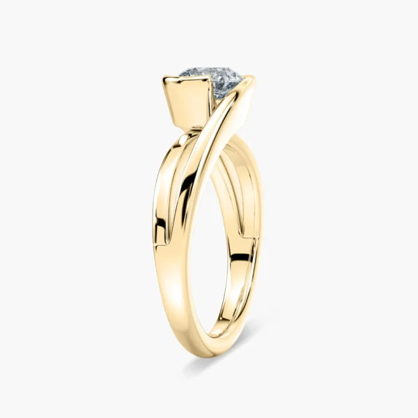 Elegant Modern Twist Solitaire Ring in 925 Sterling Silver with Gold Plating - Image 3