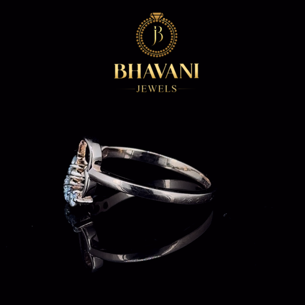 Elegant Moissanite Heart Ring – Unique V Shaped Design for a Modern Look - Image 2