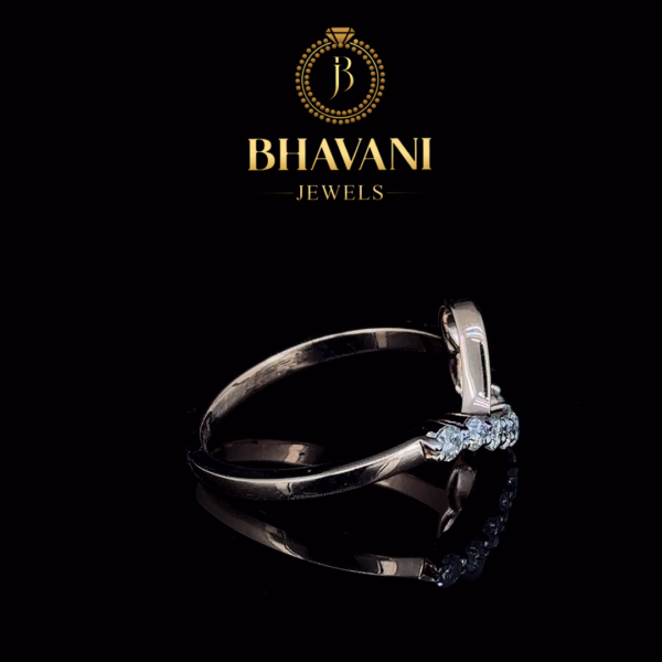 Elegant Moissanite Heart Ring – Unique V Shaped Design for a Modern Look - Image 4
