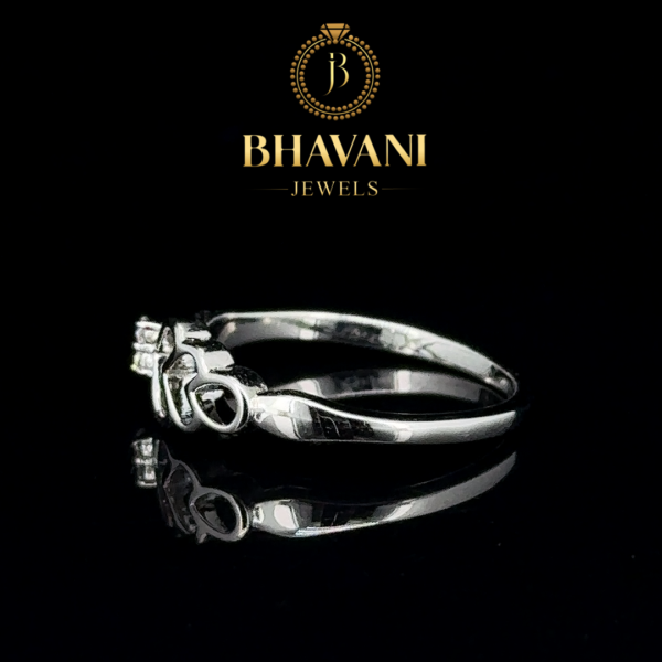 Love Diamond Ring – A Chic & Romantic Statement - Image 2