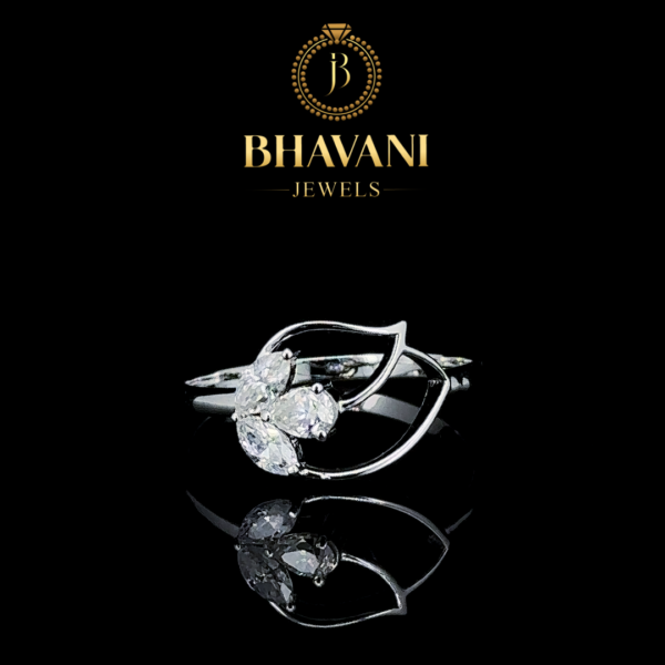 Floral Diamond Bloom Ring – Nature’s Elegance in Every Sparkle