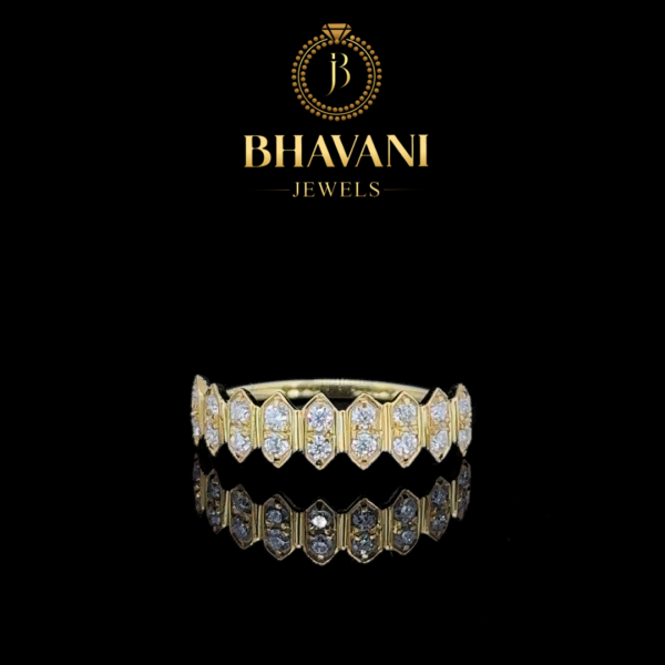 Royal Chevron Diamond Ring – Gold Brilliance