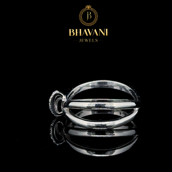 Modern Elegance Crossover Ring – Sleek Design in 925 Sterling Silver - Image 3