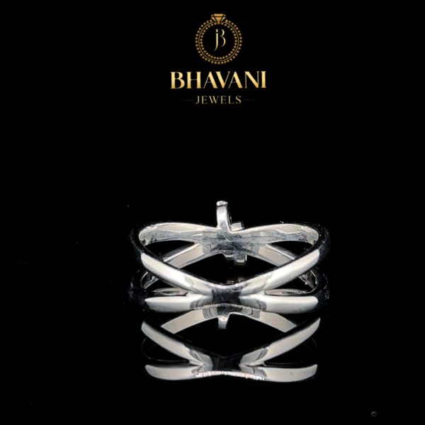 Modern Elegance Crossover Ring – Sleek Design in 925 Sterling Silver - Image 4