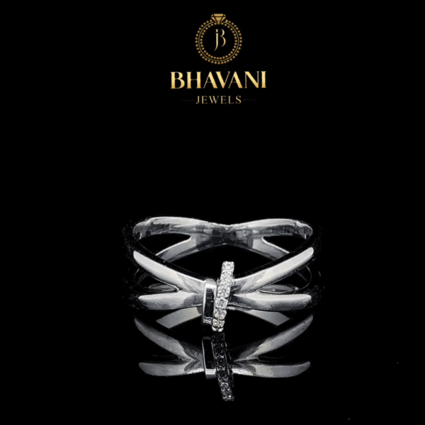 Modern Elegance Crossover Ring – Sleek Design in 925 Sterling Silver